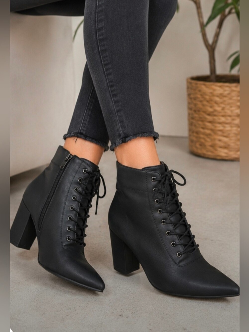 Olivia James Black Lace-Up Pointed Toe Block Heel Ankle Boots Women's 7.5